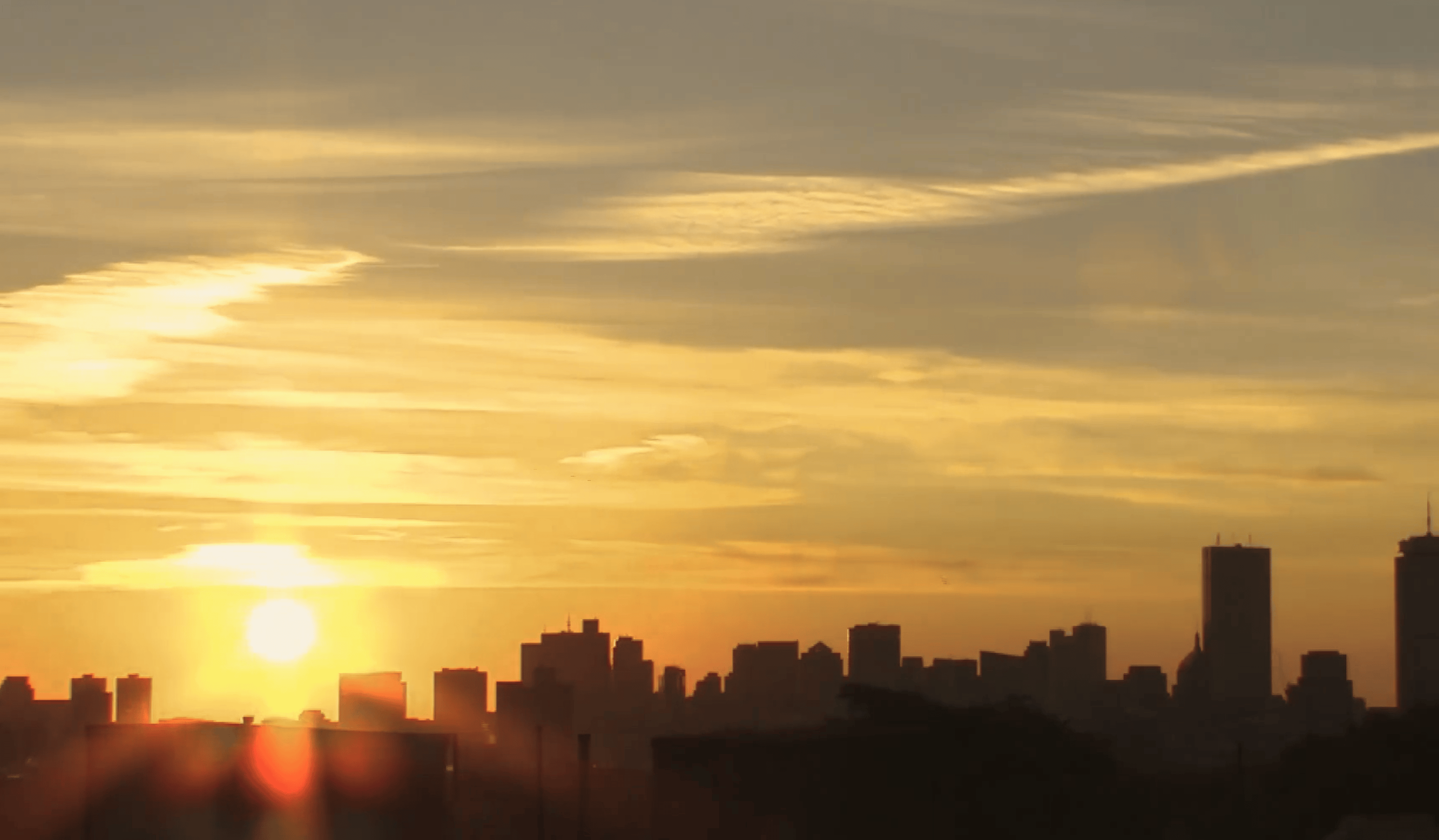 amanecer sobre una ciudad
